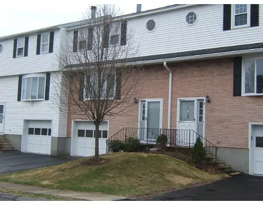 2 bed, 1 bath apartment for rent at 0 Meetinghouse Ln Unit 0, West Millbury — photo 1 of 2