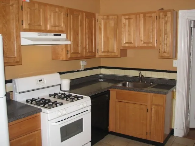 3 bed, 1 bath apartment for rent at 00 Crawford St Unit 1, Roxbury — photo 1 of 4