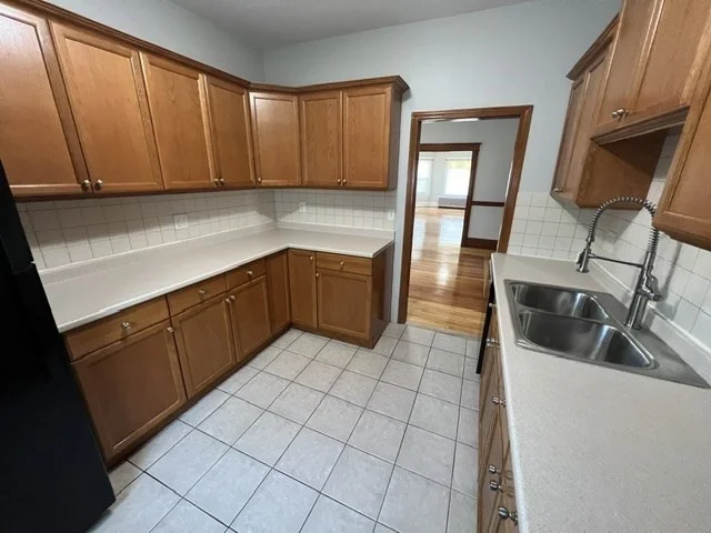 3 bed, 1 bath apartment for rent at 00 Lafayette St Unit 1, Fall River — photo 3 of 13
