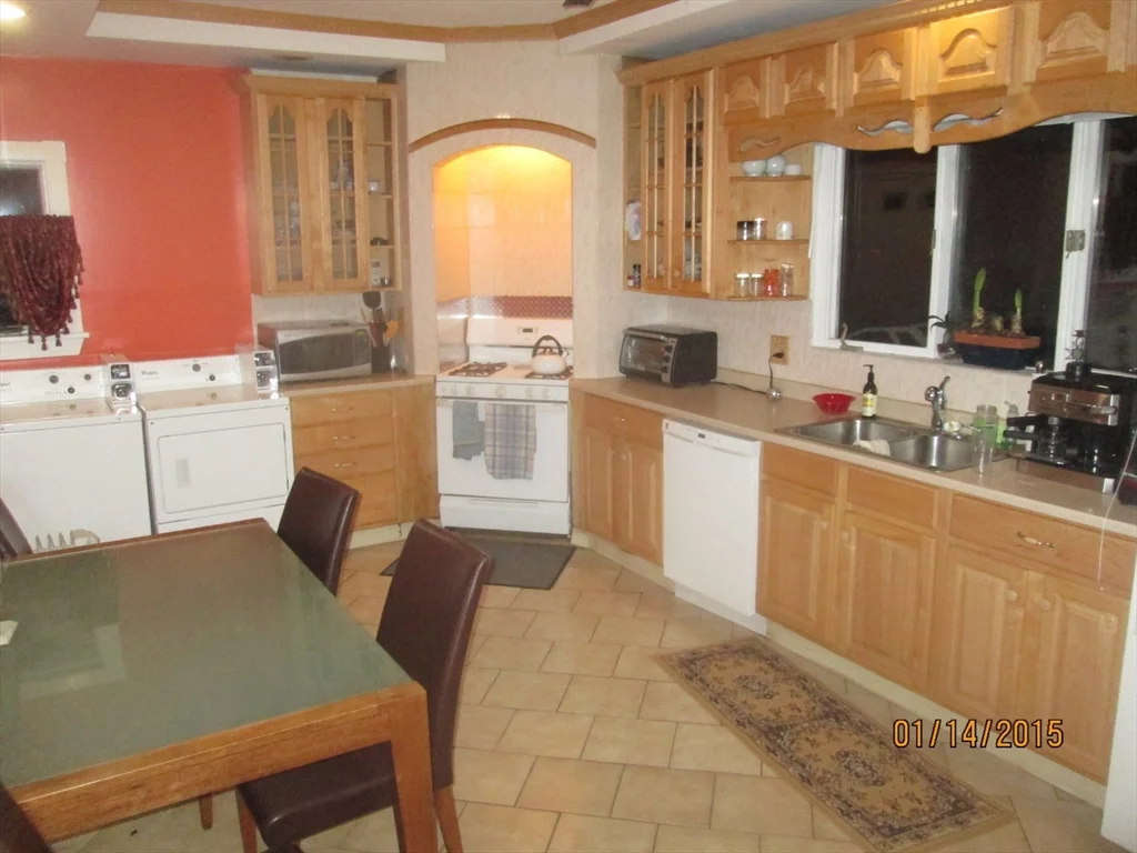 1 bed, 1 bath apartment for rent at 00 Mountain Unit 0, Dorchester — photo 3 of 5