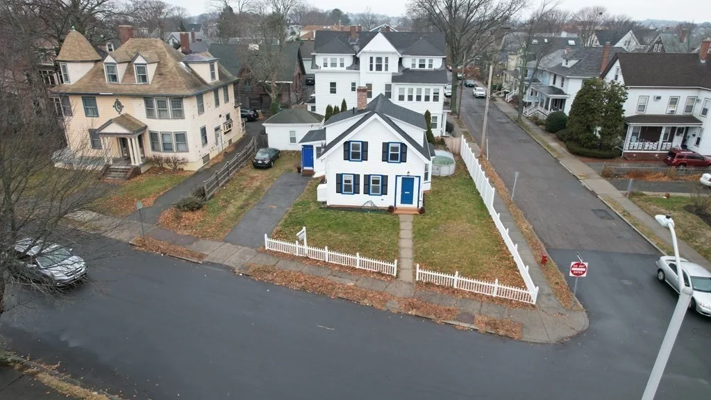 3 bed, 2 bath apartment for rent at 00 Ocean St Unit 0, Lynn — photo 3 of 41