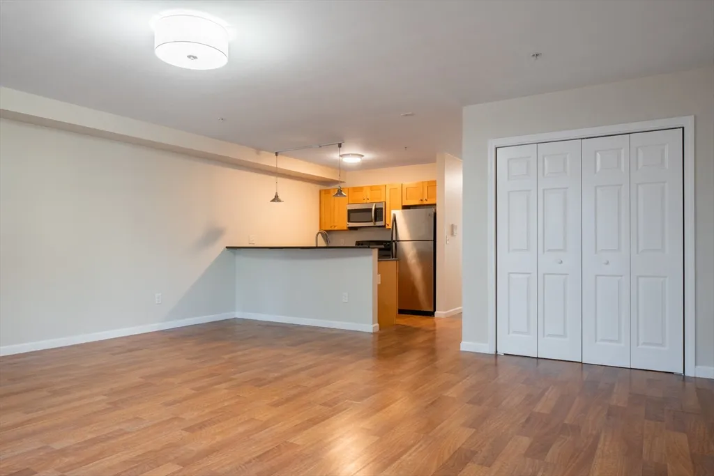 2 bed, 1 bath apartment for rent at 045 Chelsea Unit 2, East Boston — photo 3 of 10