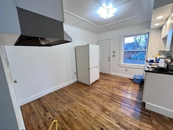3 bed, 1 bath apartment for rent at 1-11 N Spooner St Unit 1, North Plymouth — photo 3 of 17