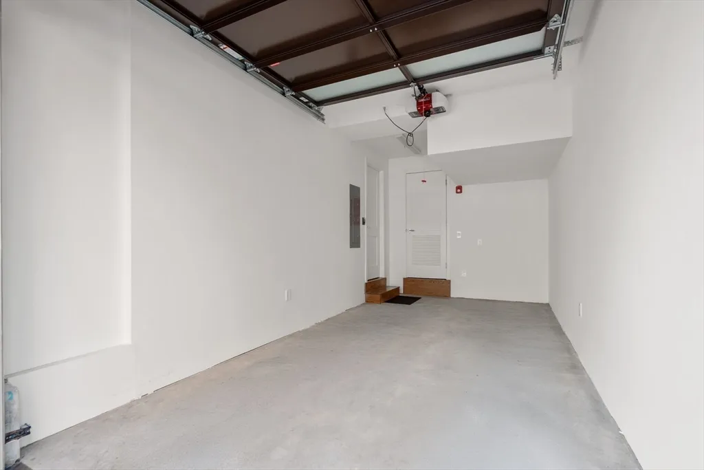 3 bed, 3 bath apartment for rent at 1-17 Edgerly Pl Unit 3, Back Bay — photo 8 of 8