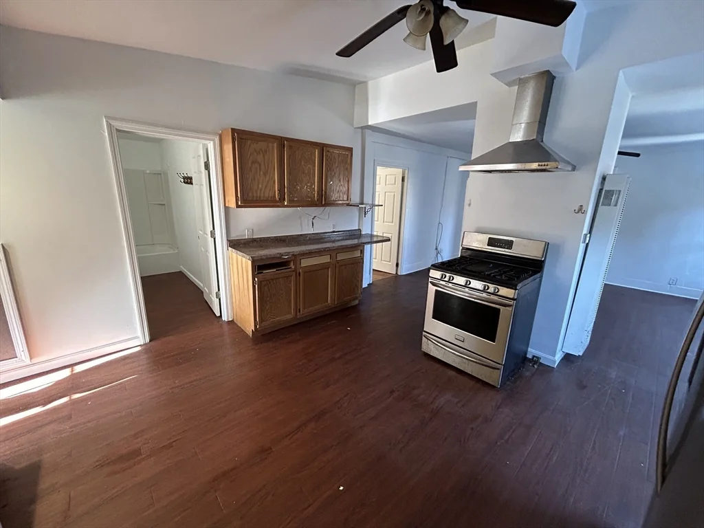 4 bed, 2 bath apartment for rent at 1-3 Cottage St Unit 3, Worcester