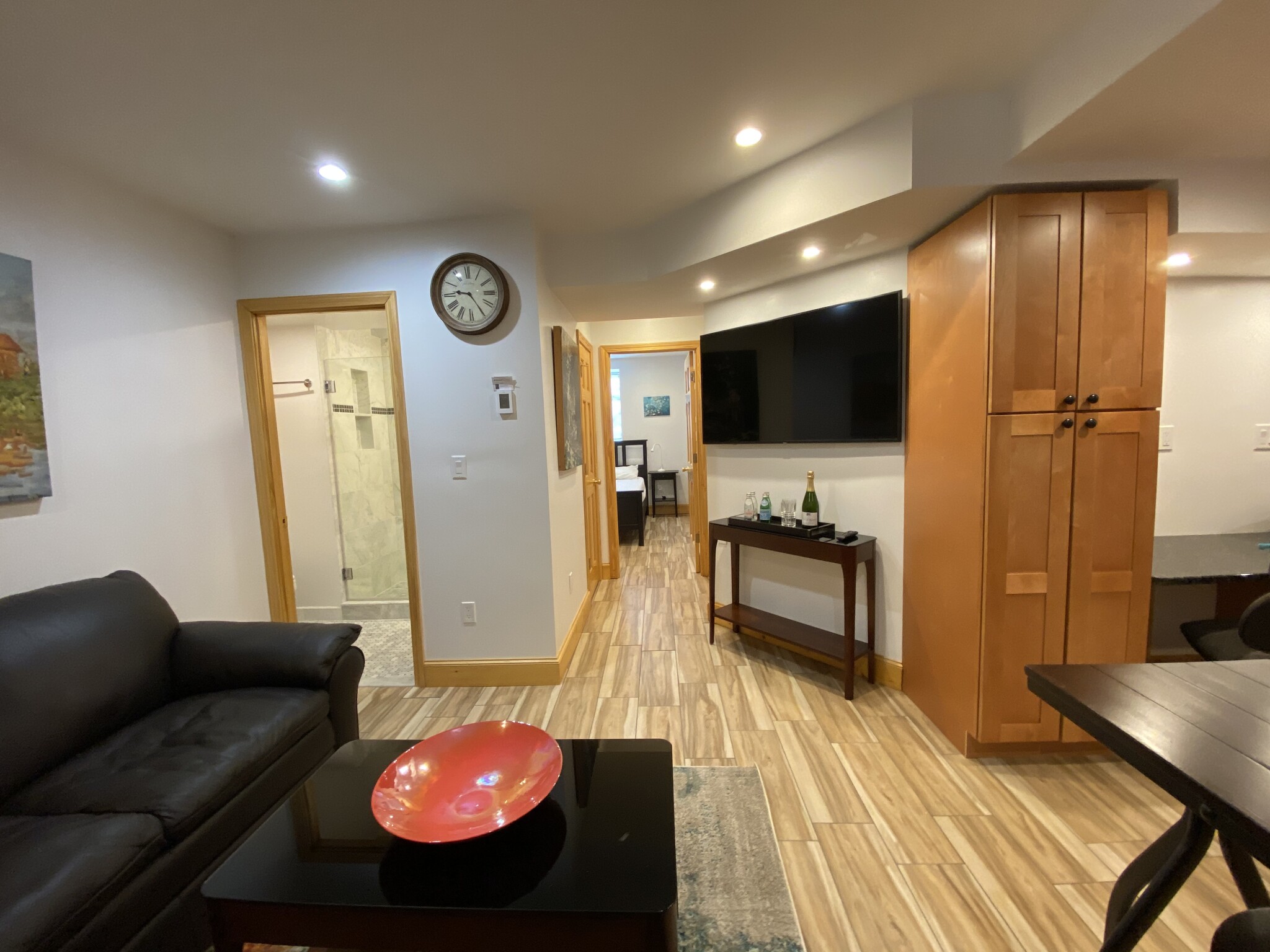 1 bed, 1 bath apartment for rent at 1 Abbottsford Rd Unit 1, North Brookline — photo 3 of 12