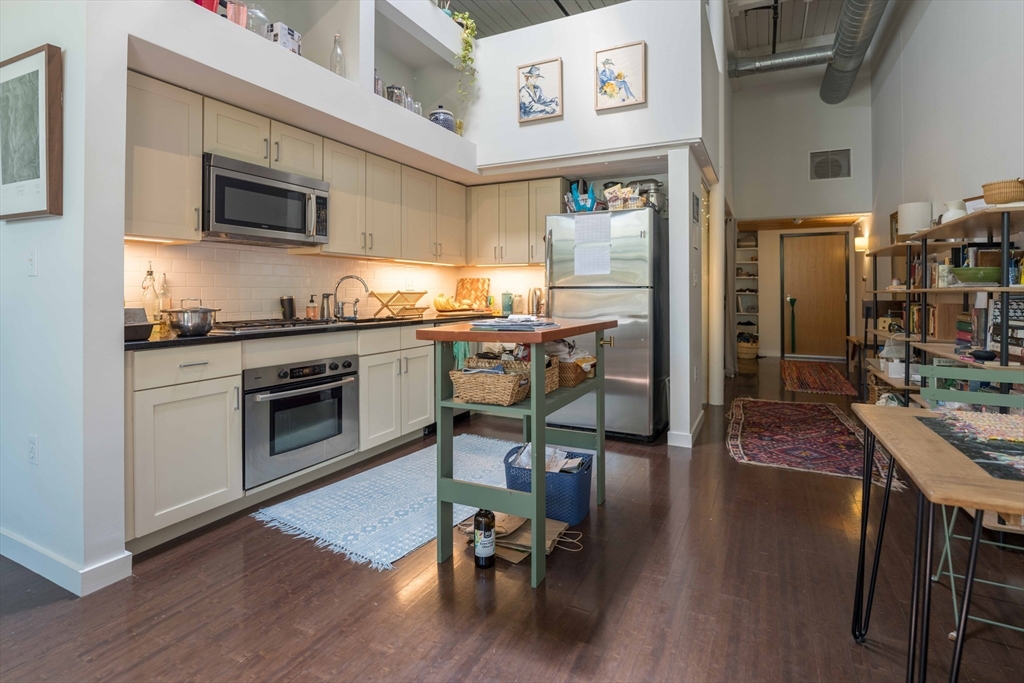 2 bed, 2 bath apartment for rent at 1 Aberdeen Way Unit 214, West Cambridge — photo 4 of 12