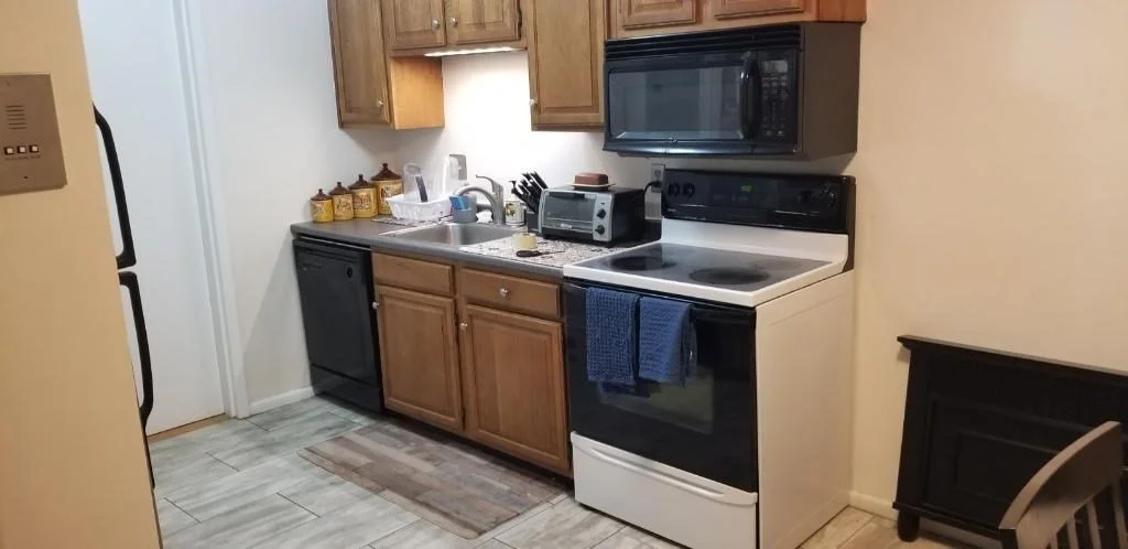 2 bed, 1 bath apartment for rent at 1 Albert Dr Unit 11, Woburn — photo 2 of 8