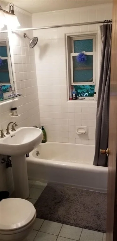 2 bed, 1 bath apartment for rent at 1 Albert Dr Unit 11, Woburn — photo 4 of 8