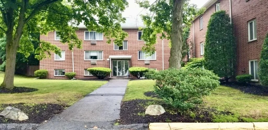 2 bed, 1 bath apartment for rent at 1 Albert Dr Unit 11, Woburn — photo 1 of 8