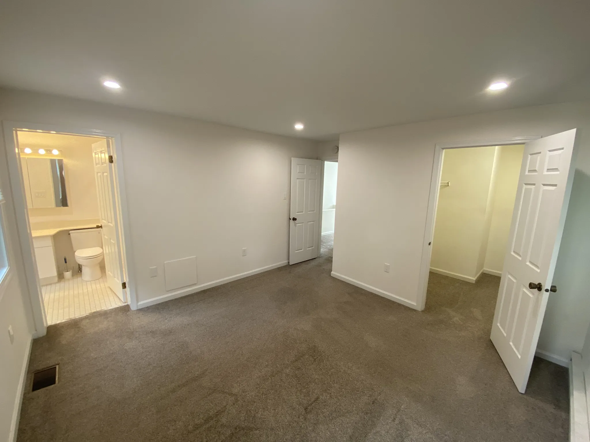 2 bed, 2.5 bath apartment for rent at 1 Angela Ln Unit 1, Watertown — photo 9 of 20