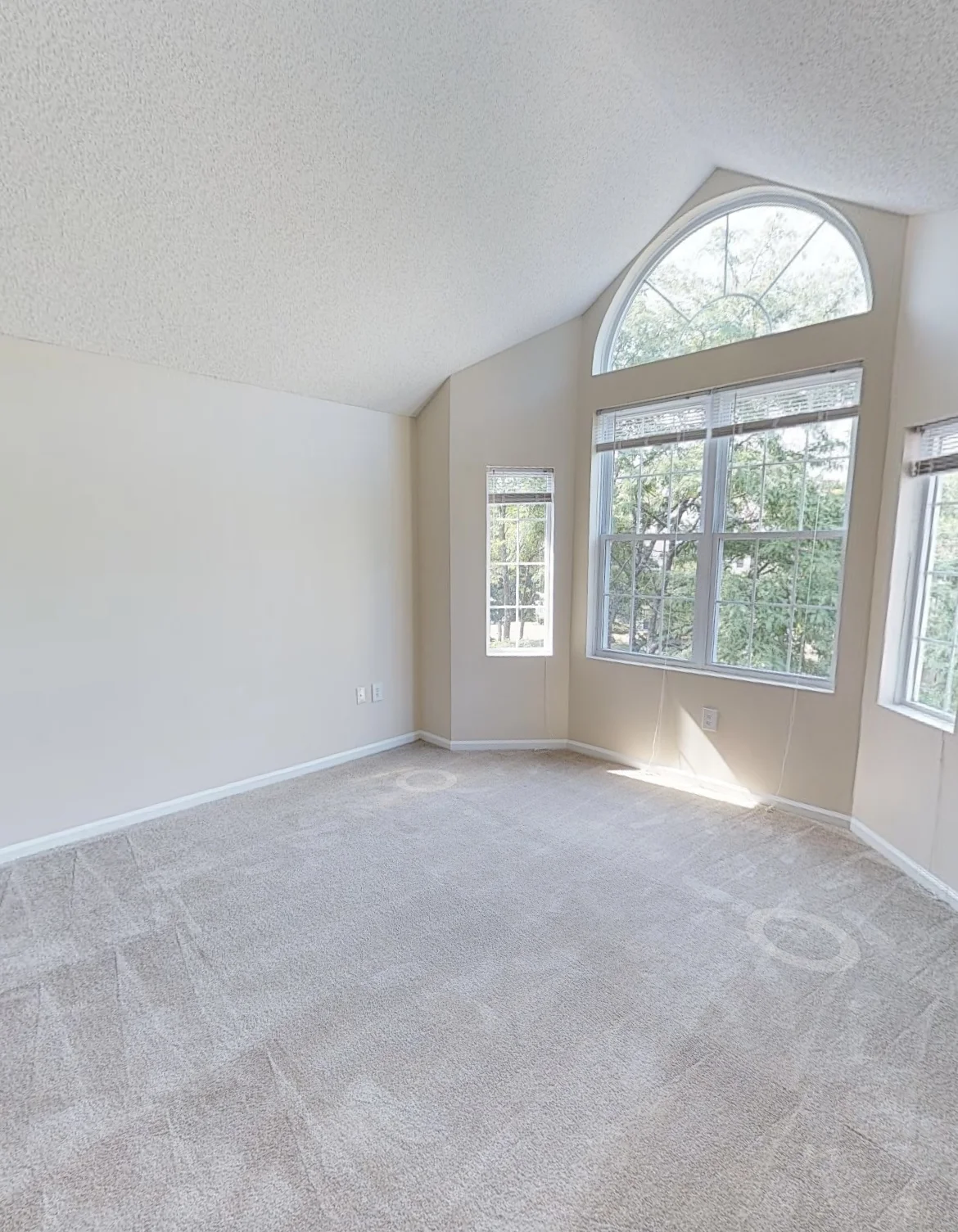 2 bed, 2 bath apartment for rent at 1 Arboretum Way Unit 11-1132, Burlington — photo 2 of 7