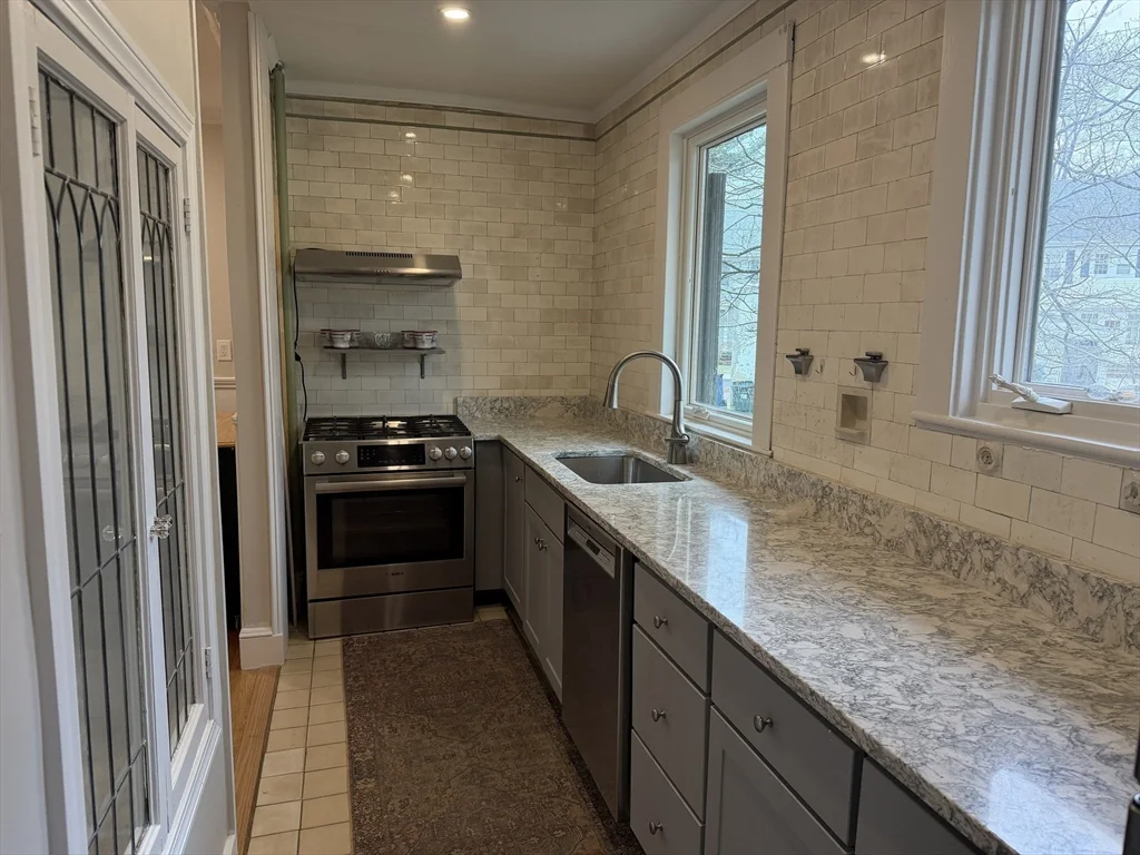 5 bed, 3 bath apartment for rent at 1 Arborway, Jamaica Plain — photo 10 of 34