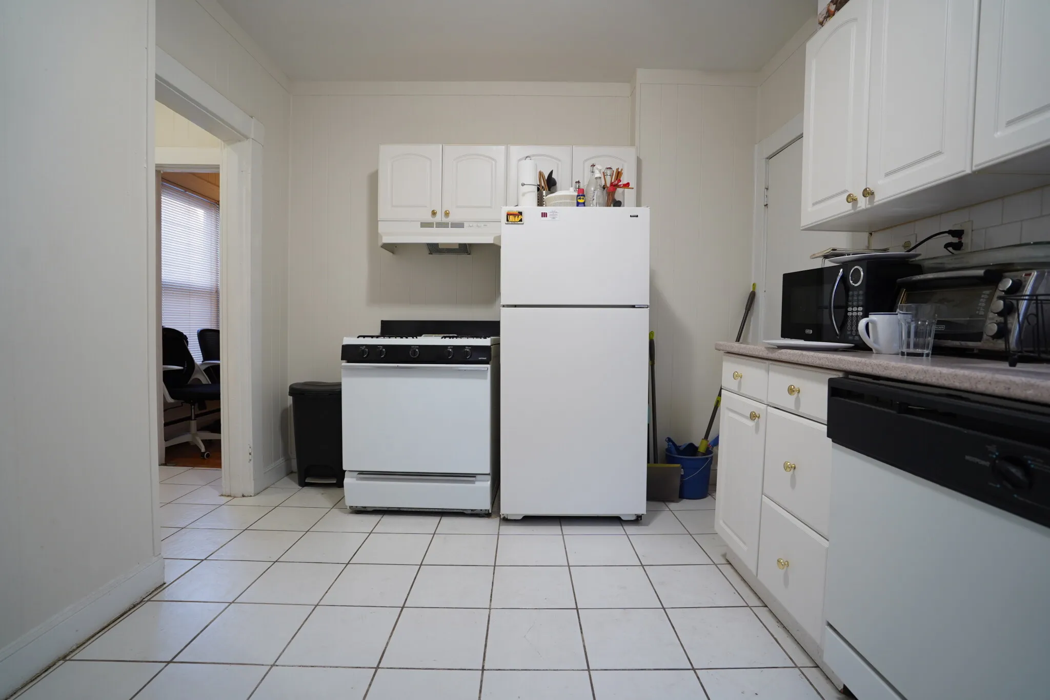 1 bed, 1 bath apartment for rent at 1 Ashford Ct Unit 1, Allston — photo 11 of 17