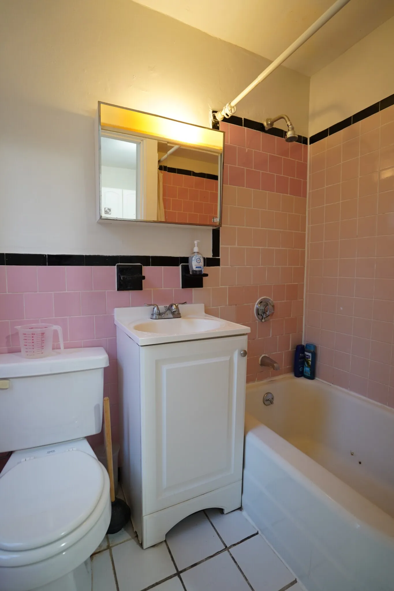 1 bed, 1 bath apartment for rent at 1 Ashford Ct Unit 1, Allston — photo 13 of 17