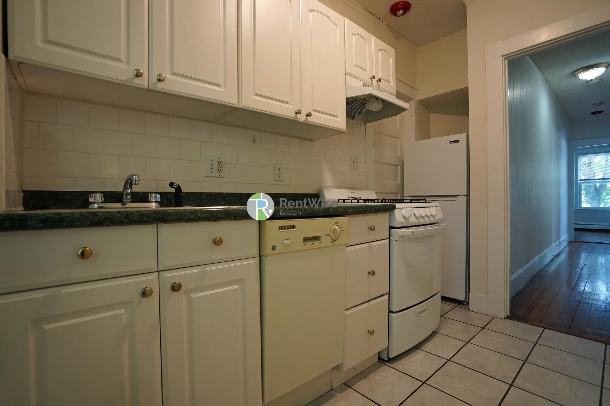 2 bed, 1 bath apartment for rent at 1 Ashford Ct Unit 4, Allston — photo 7 of 20