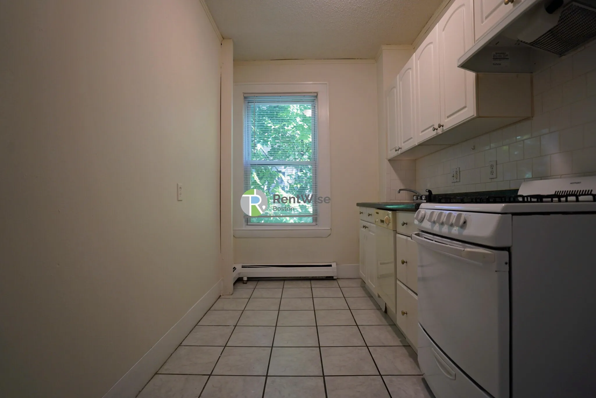 2 bed, 1 bath apartment for rent at 1 Ashford Ct Unit 4, Allston — photo 5 of 20