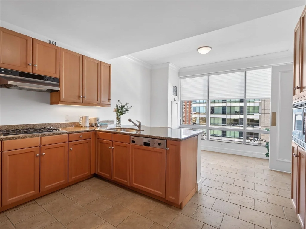 3 bed, 4+ bath apartment for rent at 1 Avery St Unit 24B, Midtown — photo 15 of 29