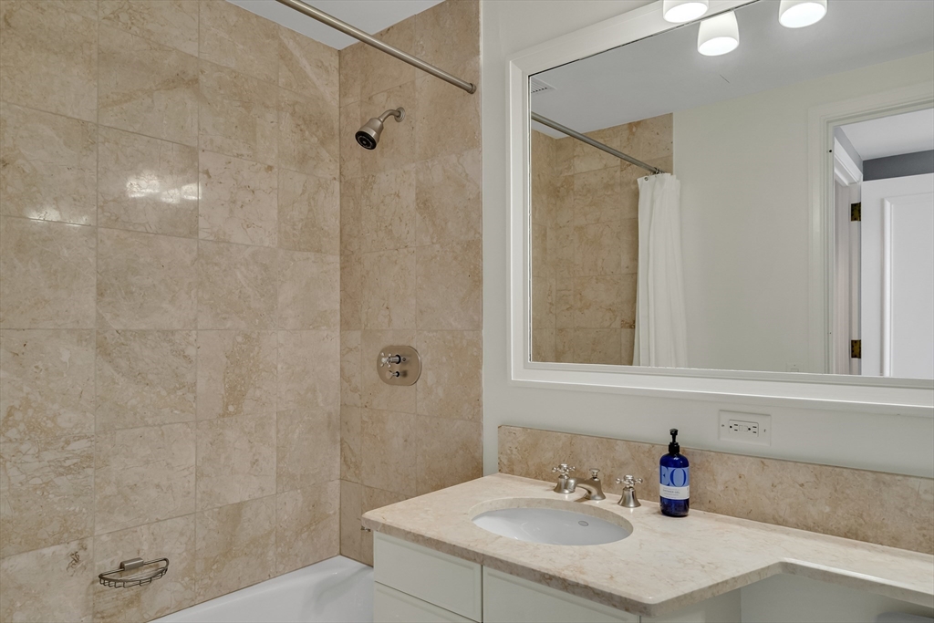 2 bed, 2 bath apartment for rent at 1 Avery St Unit 27C, Midtown — photo 12 of 13
