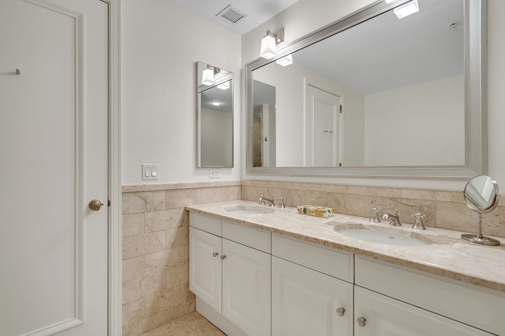 2 bed, 2 bath apartment for rent at 1 Avery St Unit 27C, Midtown — photo 8 of 13