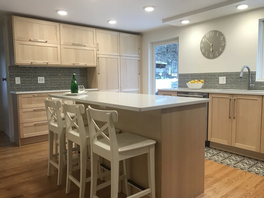 4 bed, 3 bath apartment for rent at 1 Balfour St, Lexington — photo 5 of 23