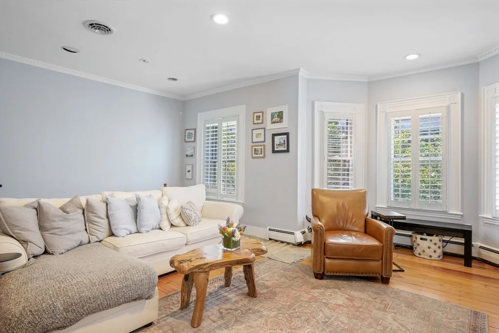 2 bed, 1 bath apartment for rent at 1 Bartlett St Unit 4, Charlestown