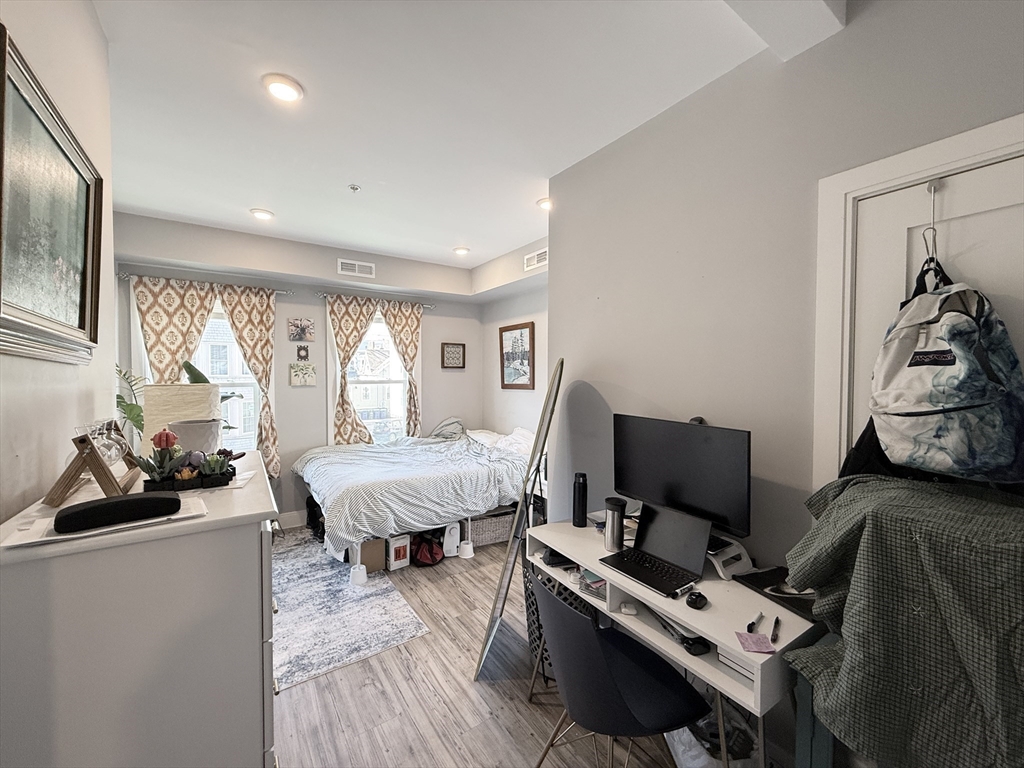 4 bed, 2 bath apartment for rent at 1 Beacon St Unit 2L, Somerville — photo 10 of 13