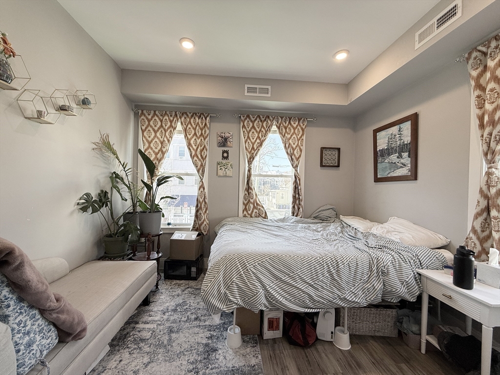 4 bed, 2 bath apartment for rent at 1 Beacon St Unit 2L, Somerville — photo 9 of 13