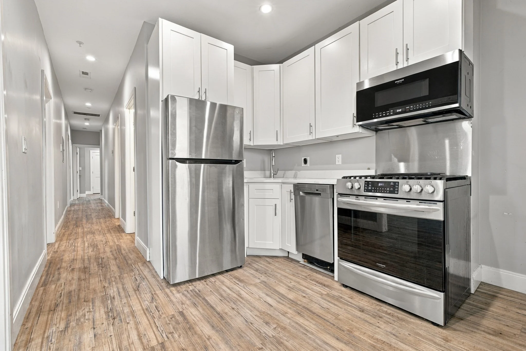 4 bed, 2 bath apartment for rent at 1 Beacon St Unit 3R, Union Square — photo 1 of 20