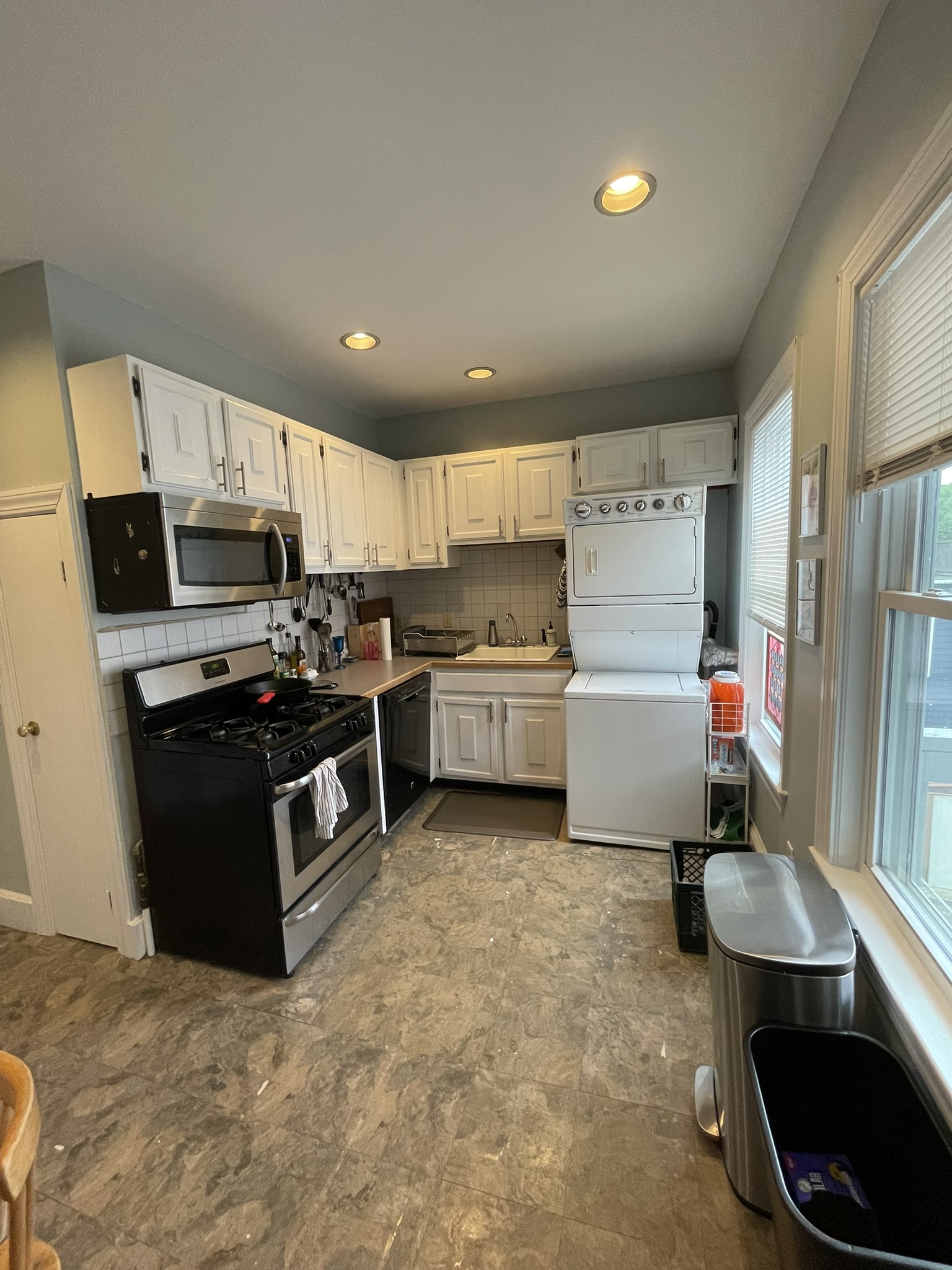3 bed, 1 bath apartment for rent at 1 Bellevue Ter Unit 2B, South Medford — photo 3 of 22