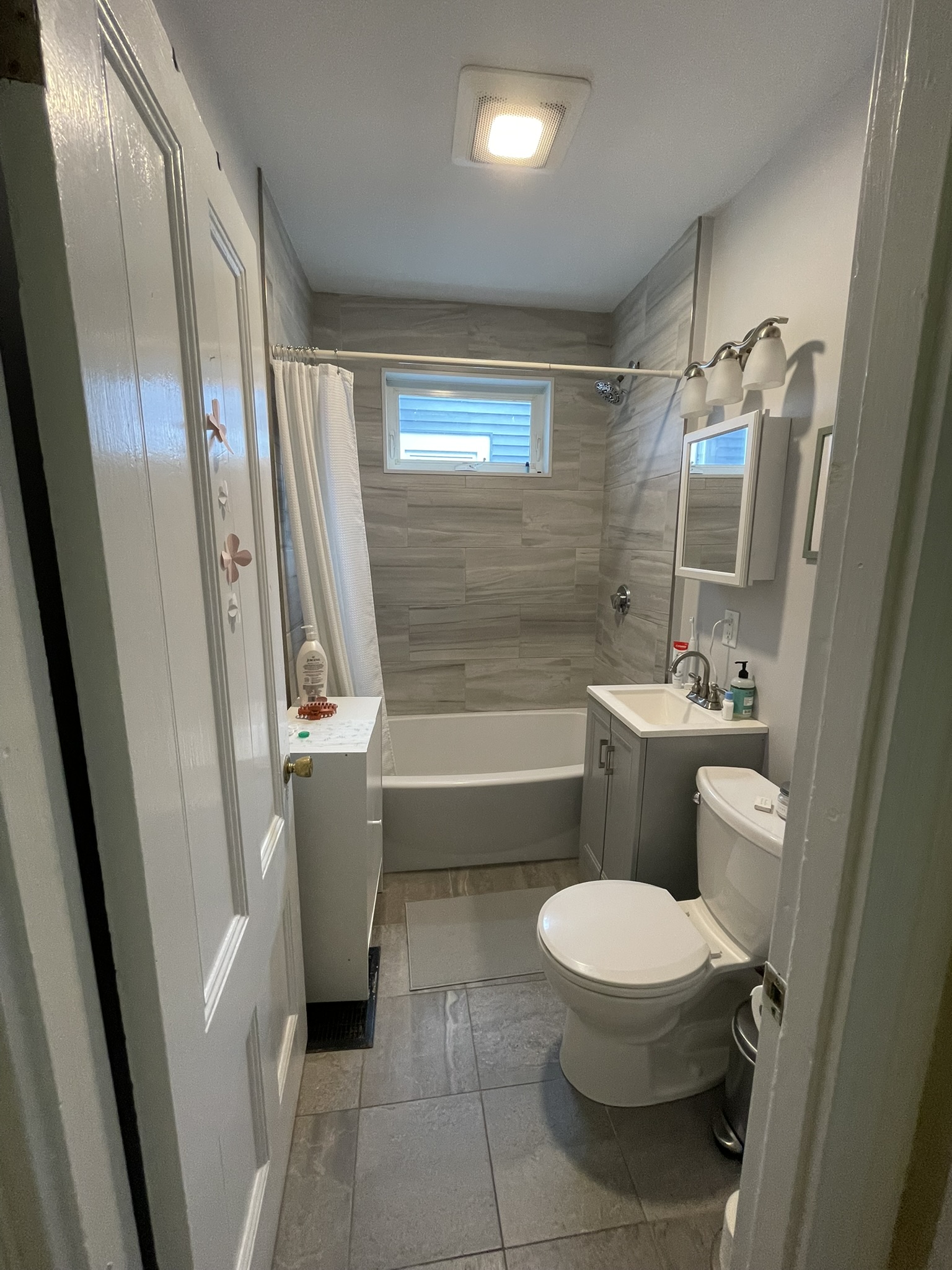 3 bed, 1 bath apartment for rent at 1 Bellevue Ter Unit 2B, South Medford — photo 20 of 22