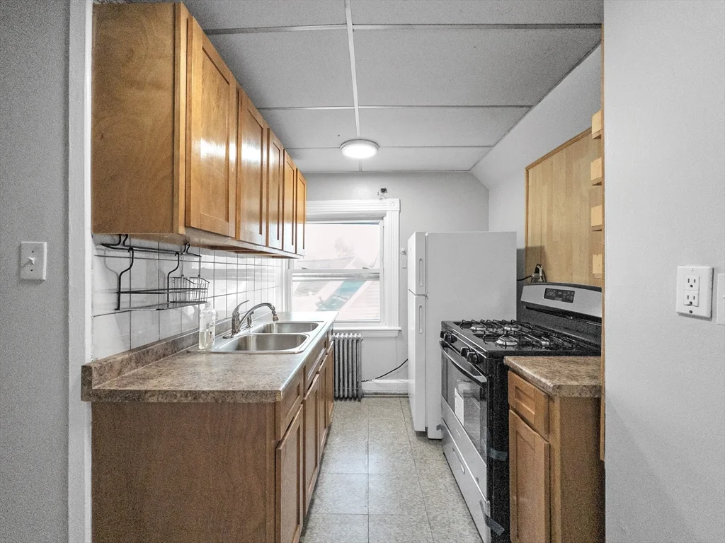 2 bed, 1 bath apartment for rent at 1 Belmore Ter Unit 3, Jamaica Plain — photo 3 of 24