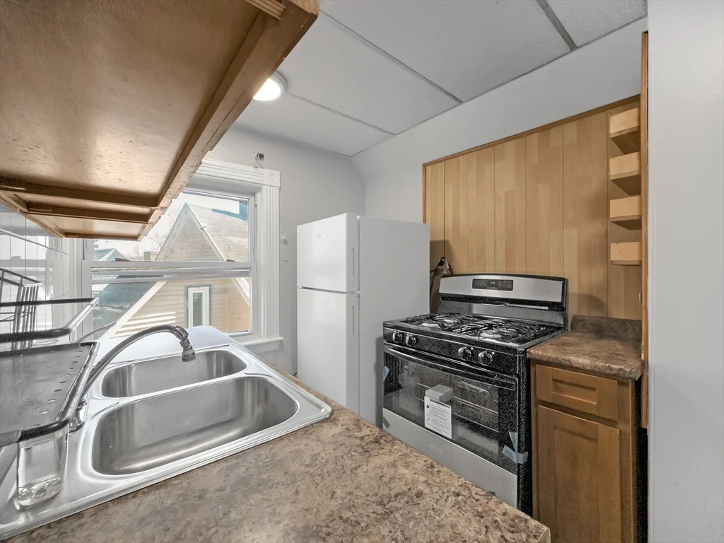 2 bed, 1 bath apartment for rent at 1 Belmore Ter Unit 3, Jamaica Plain — photo 2 of 24