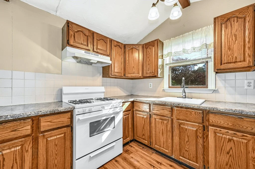4 bed, 2 bath apartment for rent at 1 Blackstone St Unit 1, Bellingham — photo 12 of 20