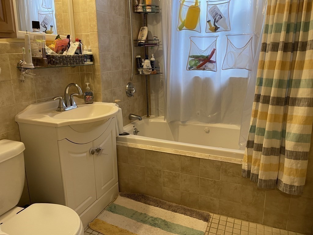 3 bed, 1 bath apartment for rent at 1 Brook St Unit 2, Central Village — photo 12 of 16