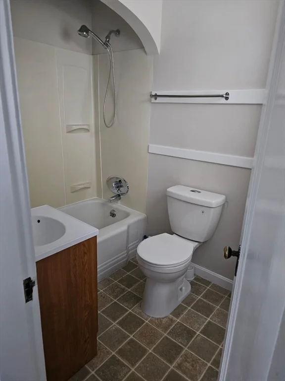 2 bed, 1 bath apartment for rent at 1 Brookline St Unit 1, Webster — photo 8 of 9