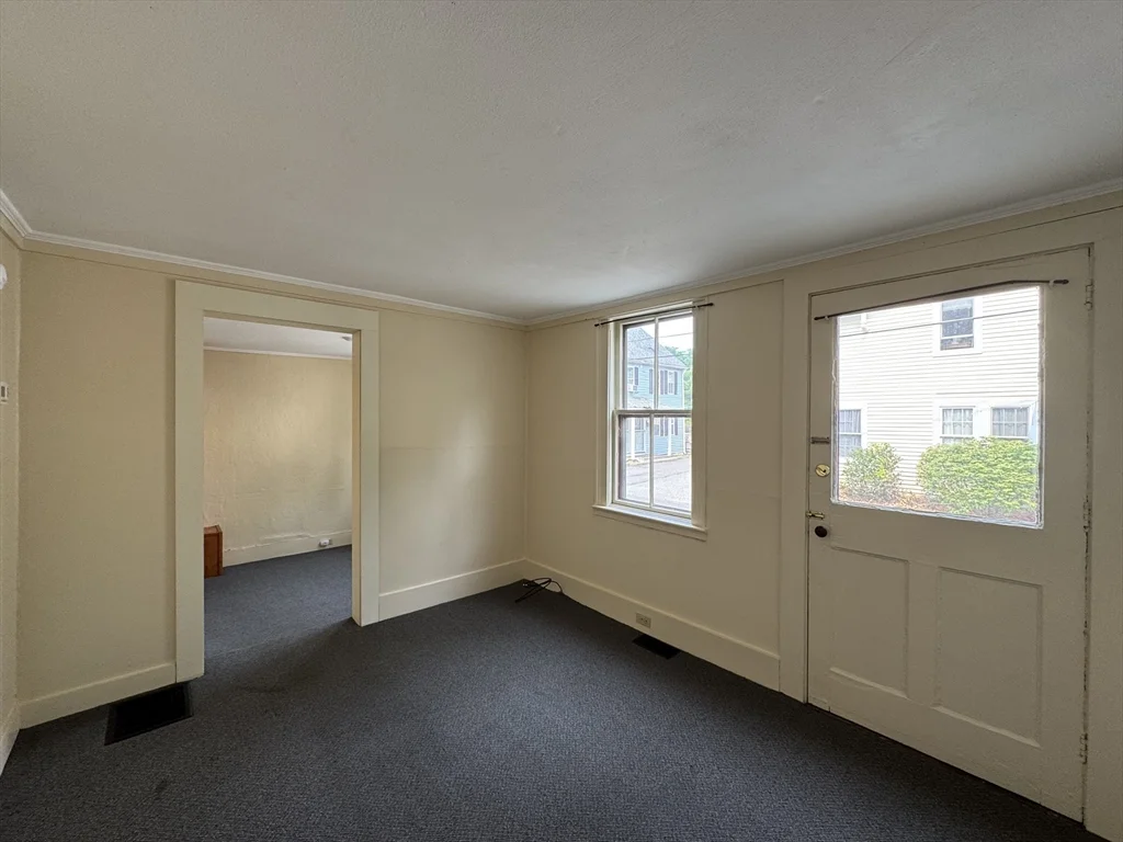 2 bed, 1 bath apartment for rent at 1 Cammetts Ct Unit 1, Amesbury — photo 9 of 22