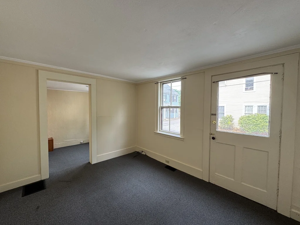 2 bed, 1 bath apartment for rent at 1 Cammetts Ct Unit 1, Amesbury — photo 8 of 22