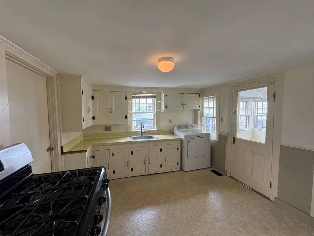 2 bed, 1 bath apartment for rent at 1 Cammetts Ct Unit 1, Amesbury — photo 3 of 22