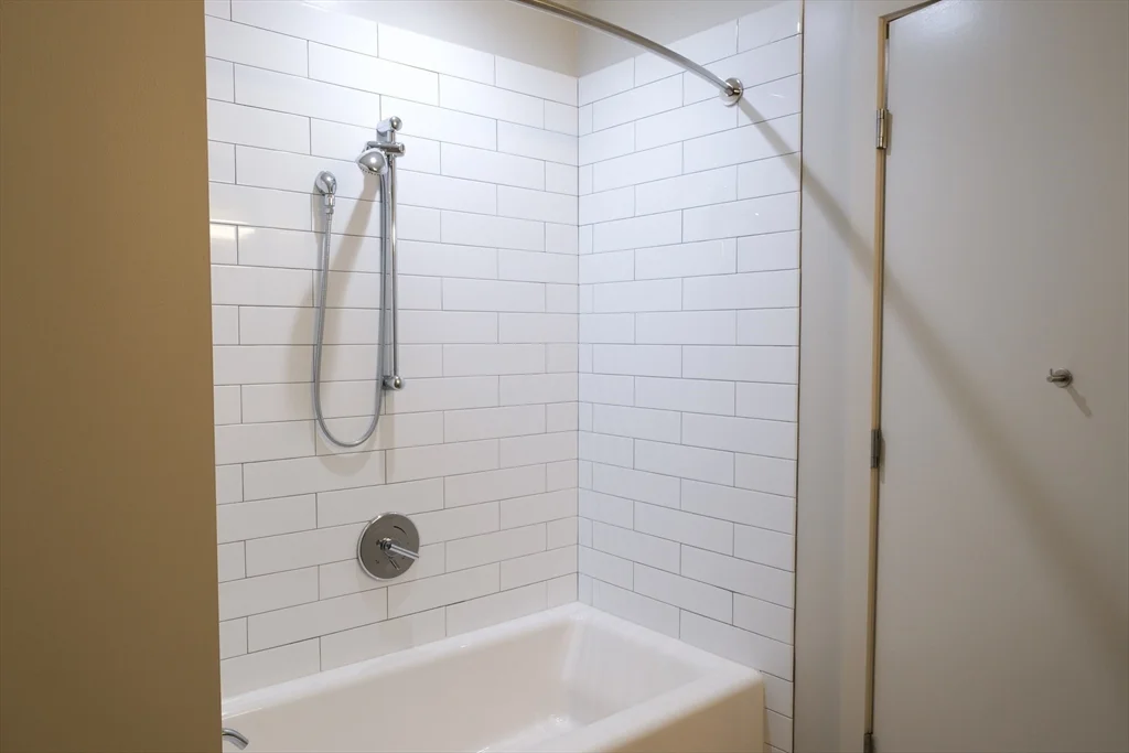 2 bed, 2 bath apartment for rent at 1 Canal St Unit 1021, North End — photo 7 of 14
