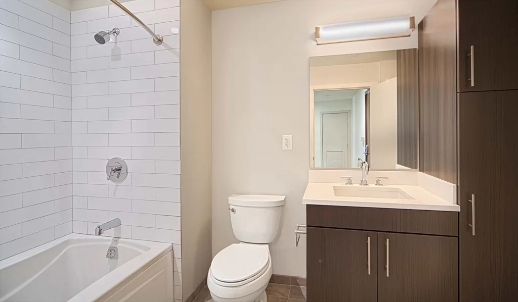 2 bed, 2 bath apartment for rent at 1 Canal St Unit 624, West End — photo 4 of 12