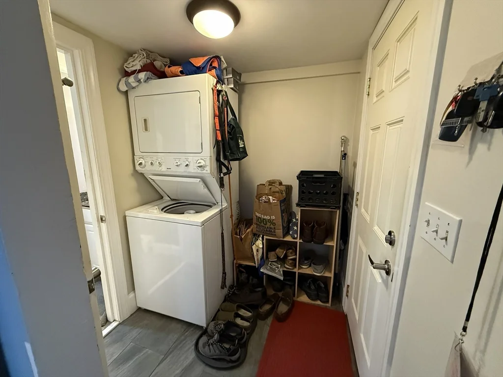 2 bed, 1 bath apartment for rent at 1 Carlton St Unit 2, Salem — photo 10 of 12