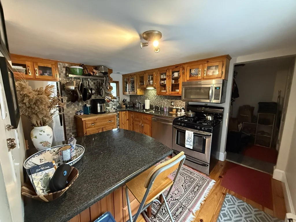 2 bed, 1 bath apartment for rent at 1 Carlton St Unit 2, Salem — photo 1 of 12