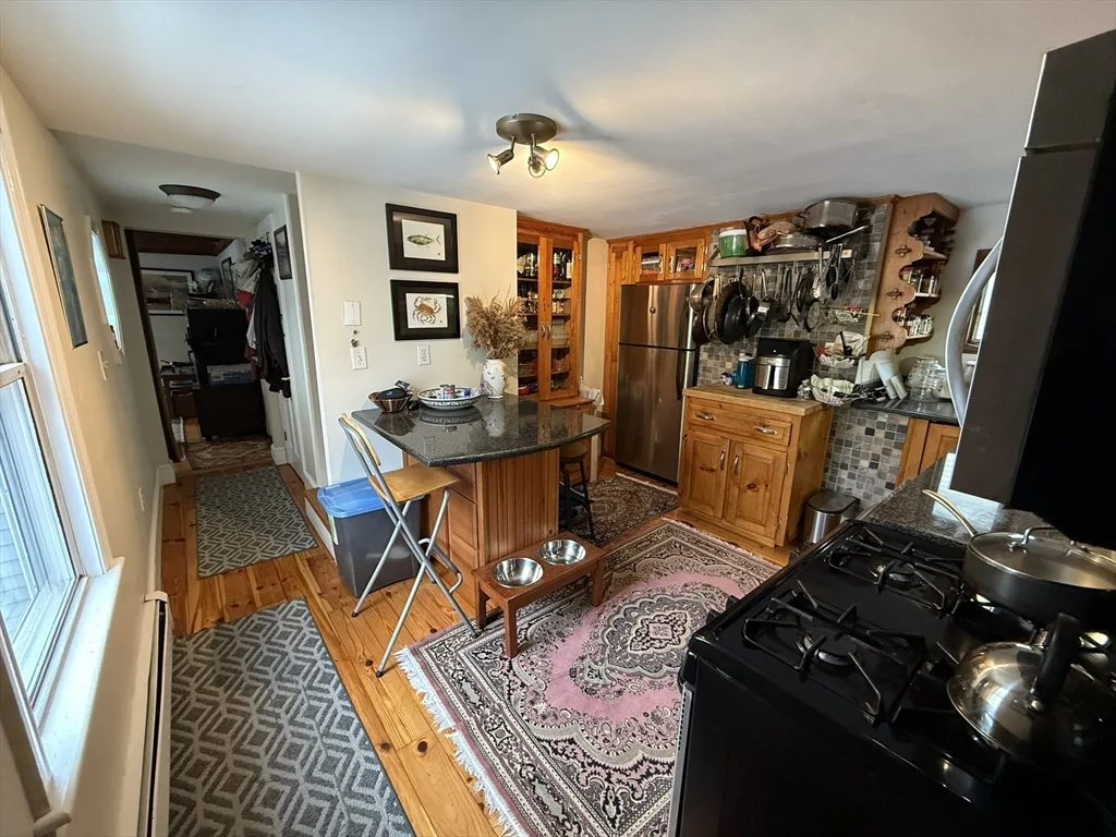 2 bed, 1 bath apartment for rent at 1 Carlton St Unit 2, Salem — photo 2 of 12