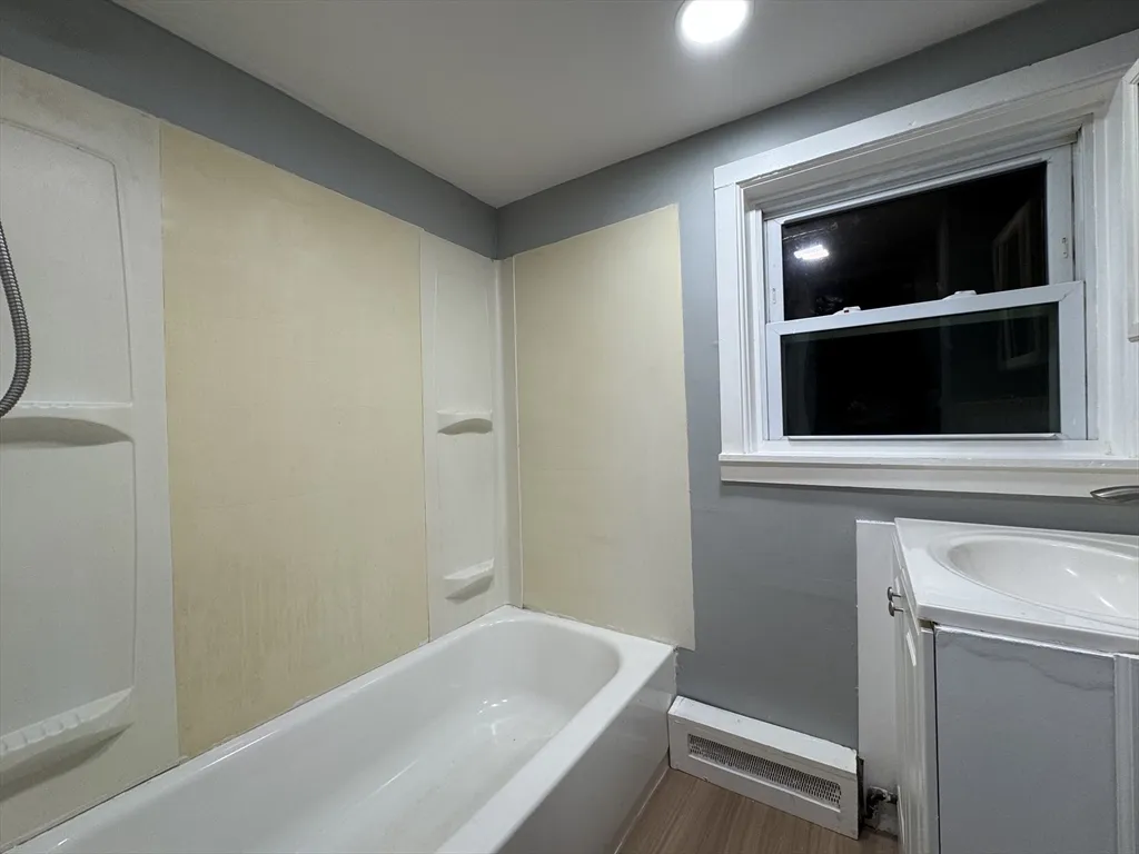 2 bed, 1 bath apartment for rent at 1 Cedar Unit 3, Amesbury — photo 6 of 7