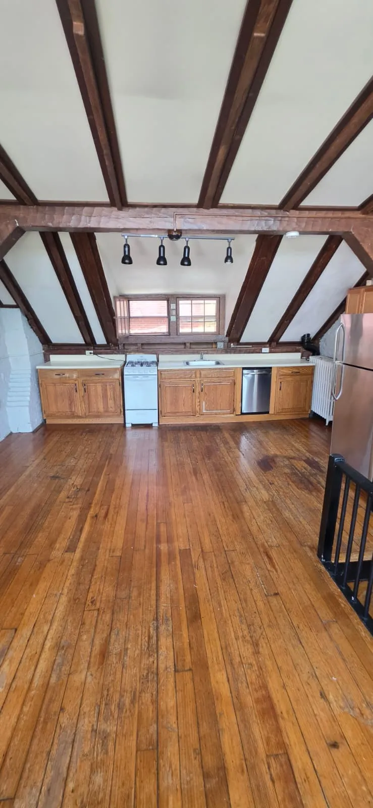 2 bed, 1 bath apartment for rent at 1 Champney Pl Unit 3, Beacon Hill