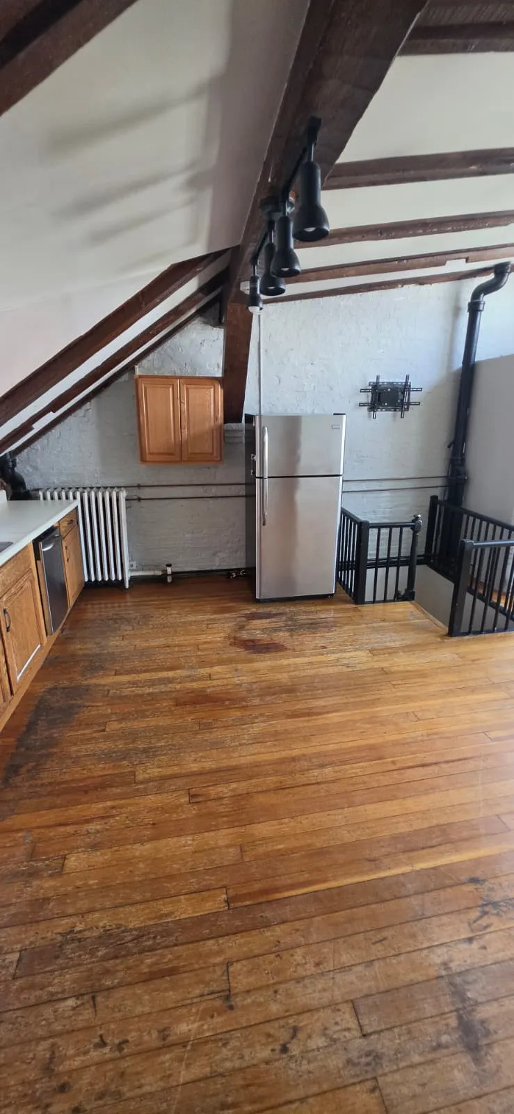 2 bed, 1 bath apartment for rent at 1 Champney Pl Unit 3, Beacon Hill — photo 2 of 13