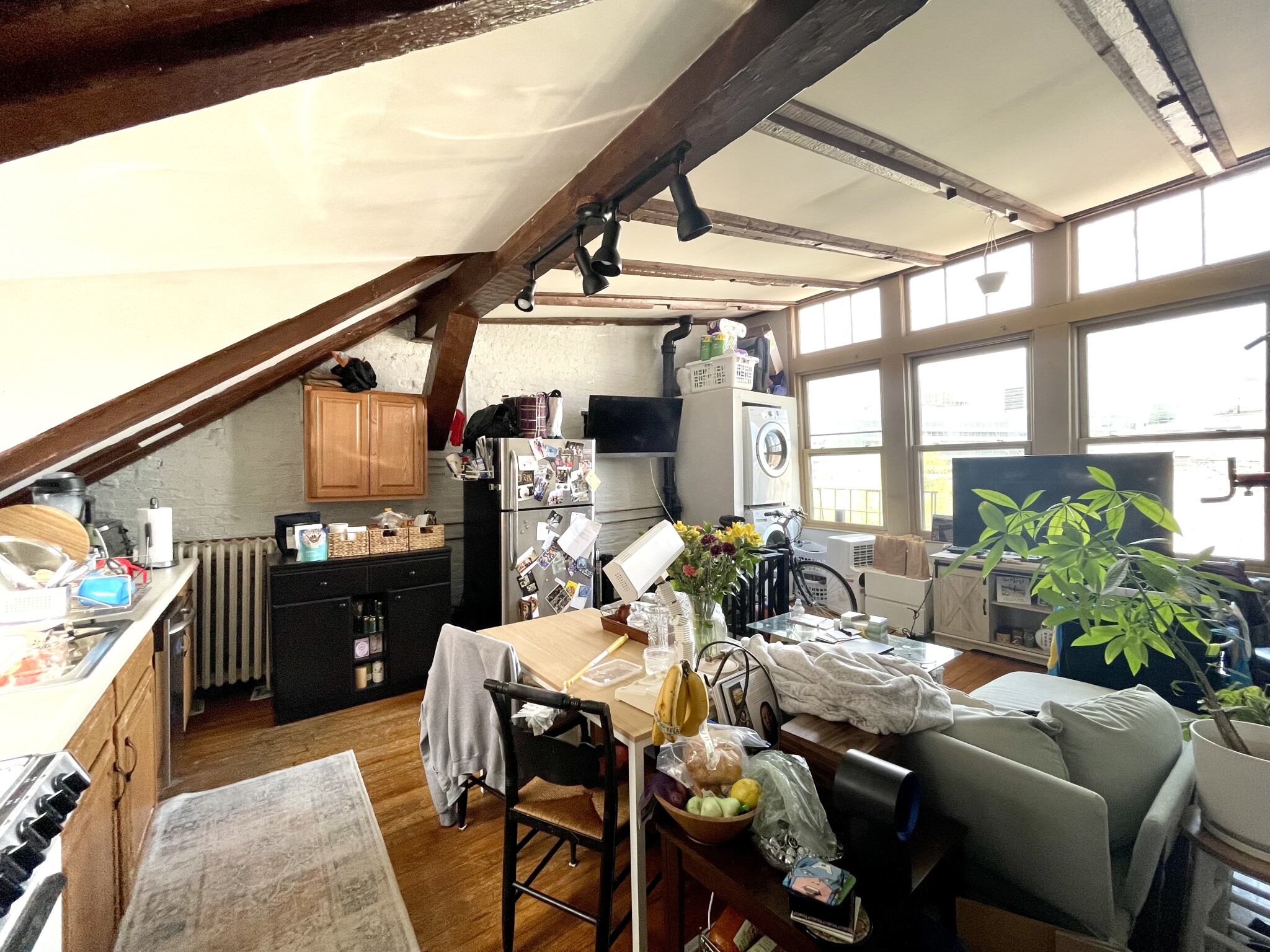 2 bed, 1 bath apartment for rent at 1 Champney Pl Unit 3D, Beacon Hill — photo 2 of 6