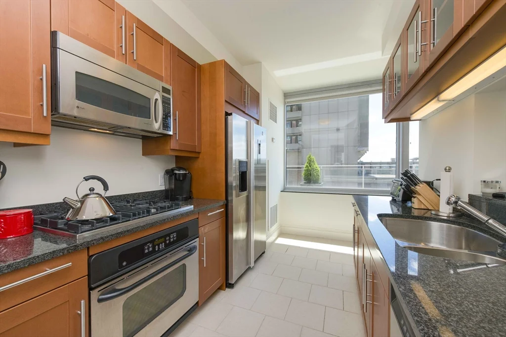 2 bed, 2 bath apartment for rent at 1 Charles St S Unit 910, Back Bay — photo 9 of 27