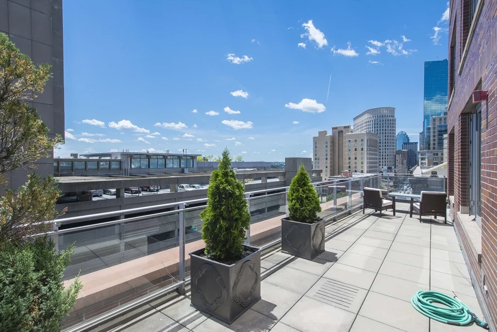 2 bed, 2 bath apartment for rent at 1 Charles St S Unit 910, Back Bay — photo 6 of 27